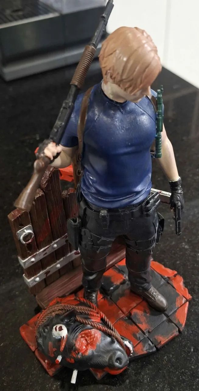 Action Figure Leon Kennedy Boneco Estátua Colecionável - Foto 5