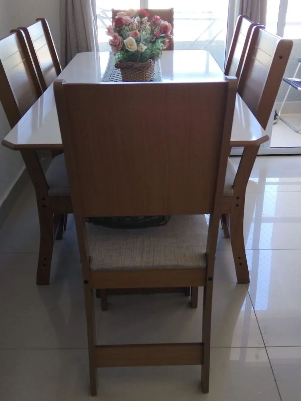 Mesa de jantar 6 cadeiras 