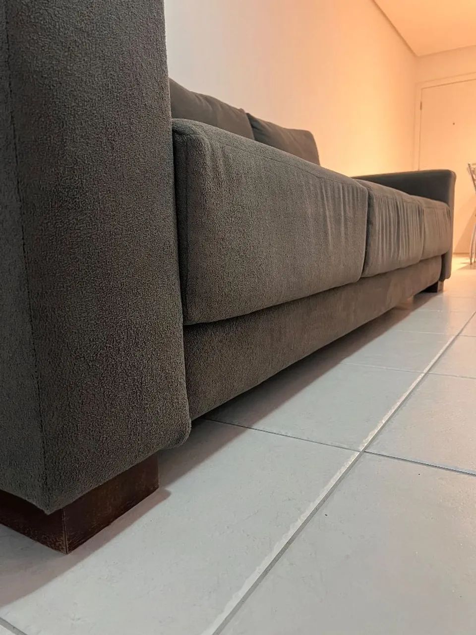 Sofá Fixo 3 lugares Suede Veludo Cinza Grafite  - Foto 5