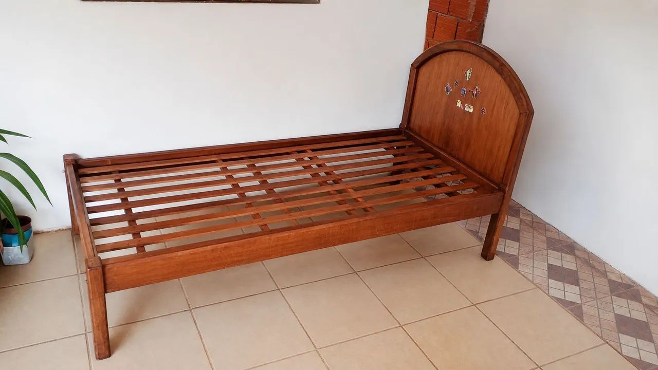 Vende-se Cama de solteiro usada