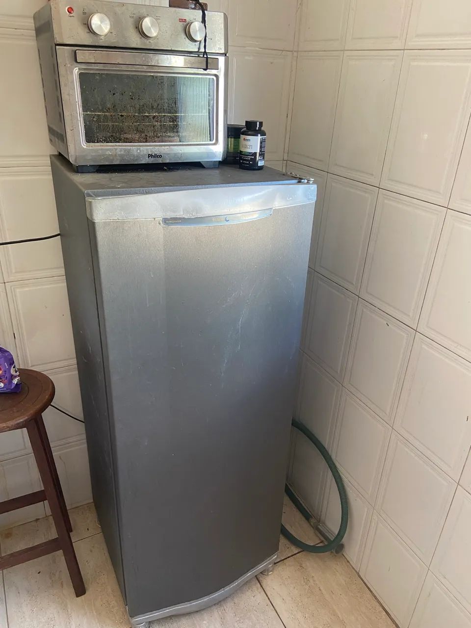 Combo: Geladeira, fogão e air fryer.