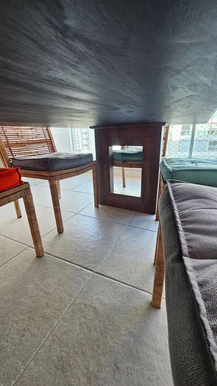 Mesa de madeira maciça