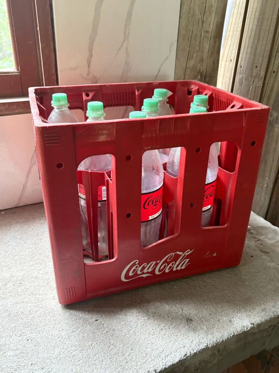 : Engradado Coca-Cola + Garrafas Retornáveis 2 Litros