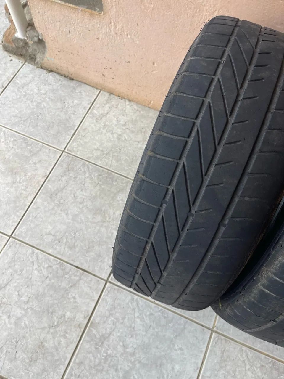 Vendo 3 pneus 195/55/15 usado bom - Foto 3