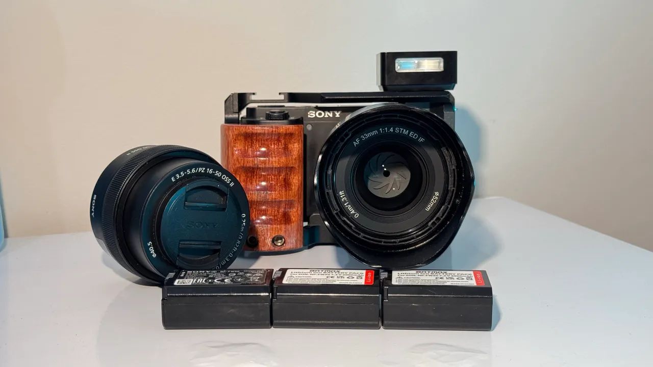 ZV-E10 + Lente 33mm + 16-50mm + Flash + 3 Baterias + Carregador - Foto 2