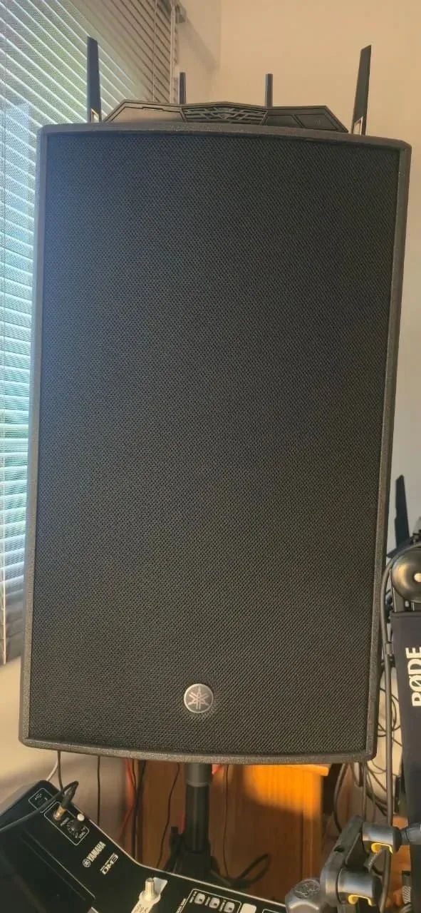 Caixa Yamaha DZR-15 com Dante Bi-Amplificada-Potencia de palco ABSURDA!