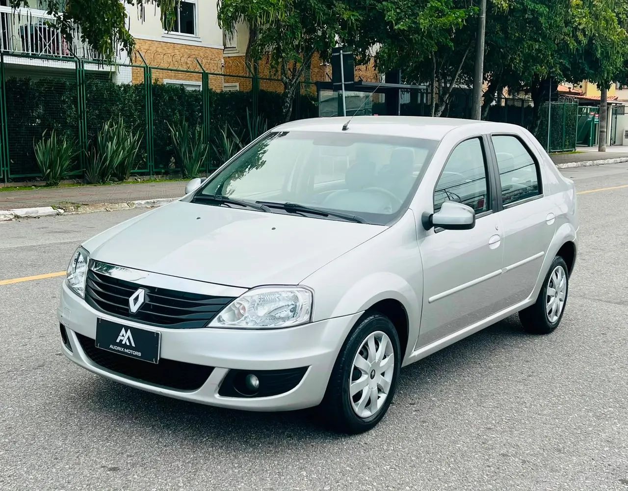 Renault Logan Expression Hi-flex 1.6 8V 4P 2013 - Foto 3