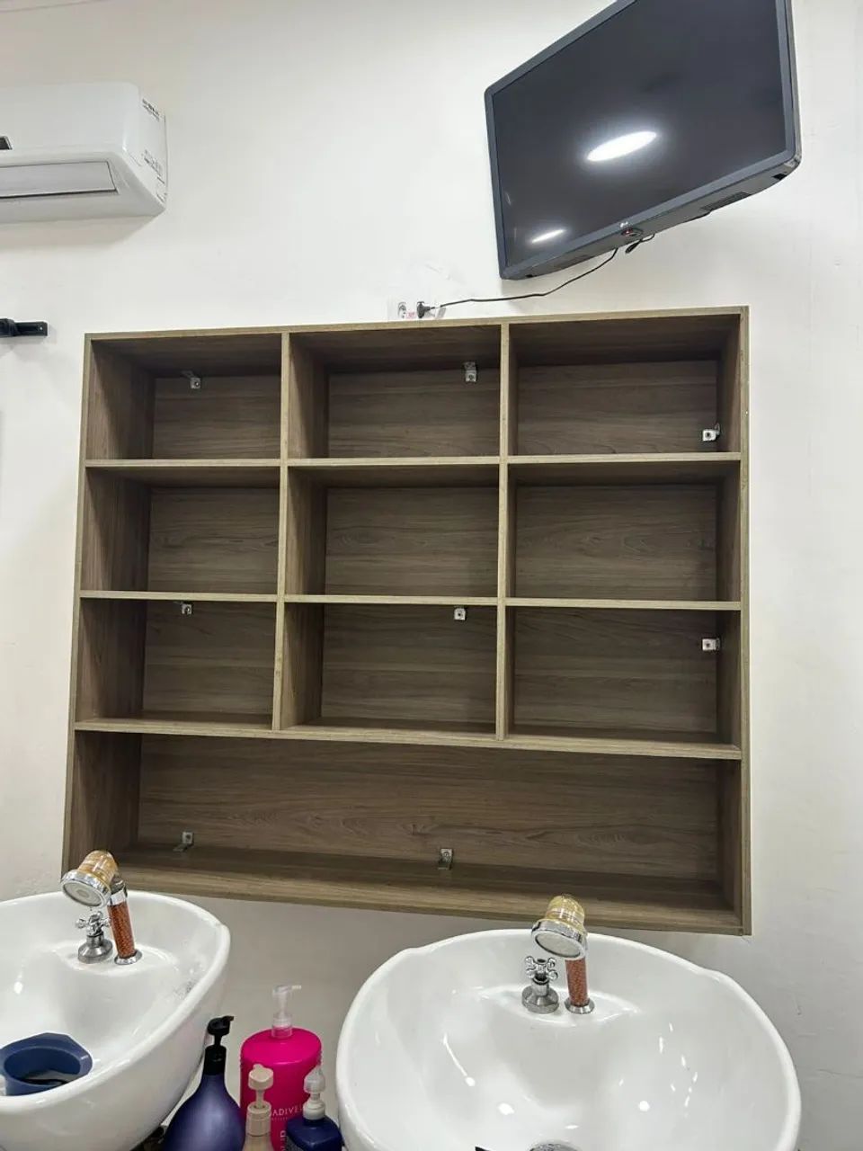 Armário planejado com nichos para comércio  - Foto 3