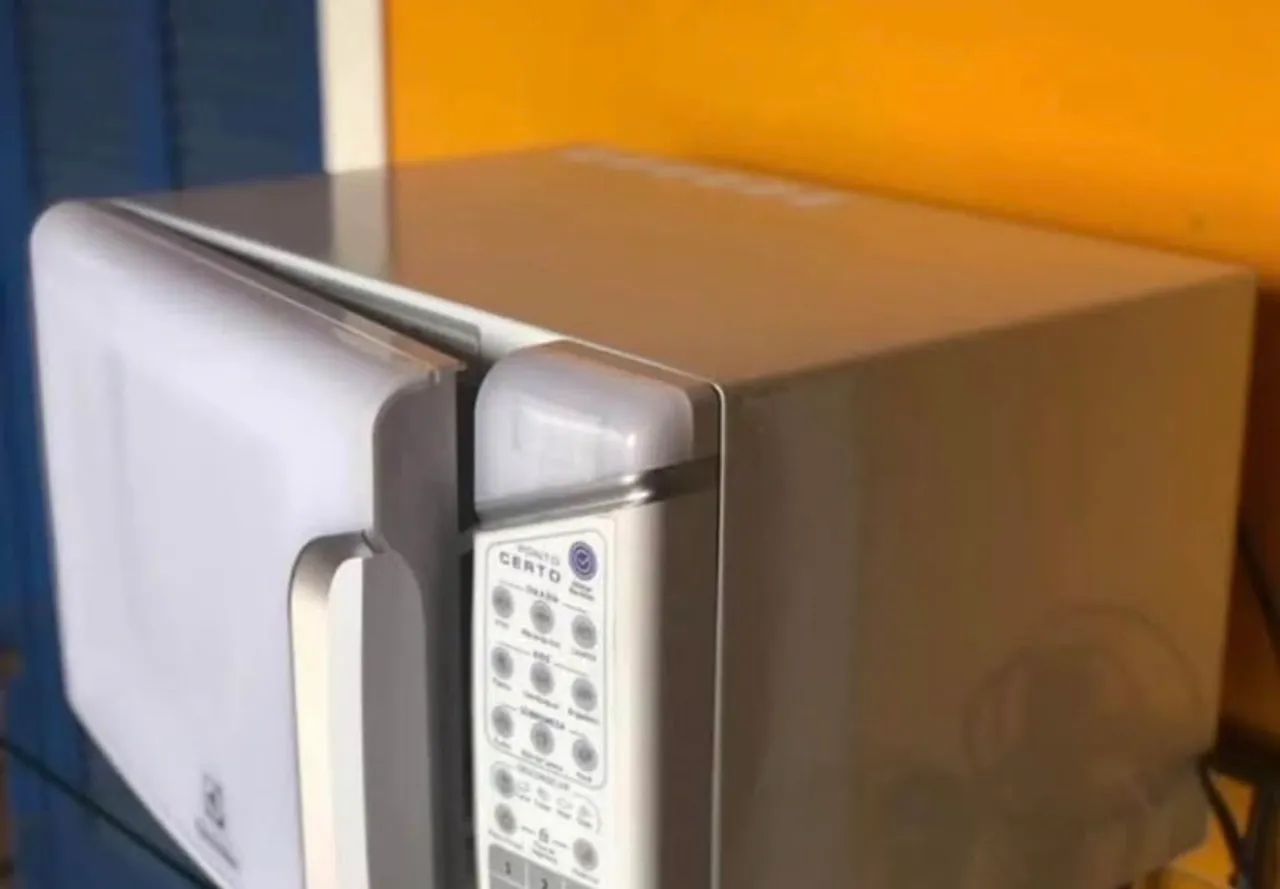 Microondas !!! IMPERDÍVEL !!! Electrolux ponto certo 31 litros  - Foto 2
