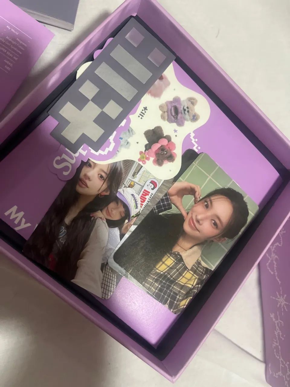 Álbum Illit / super real me  - Foto 3