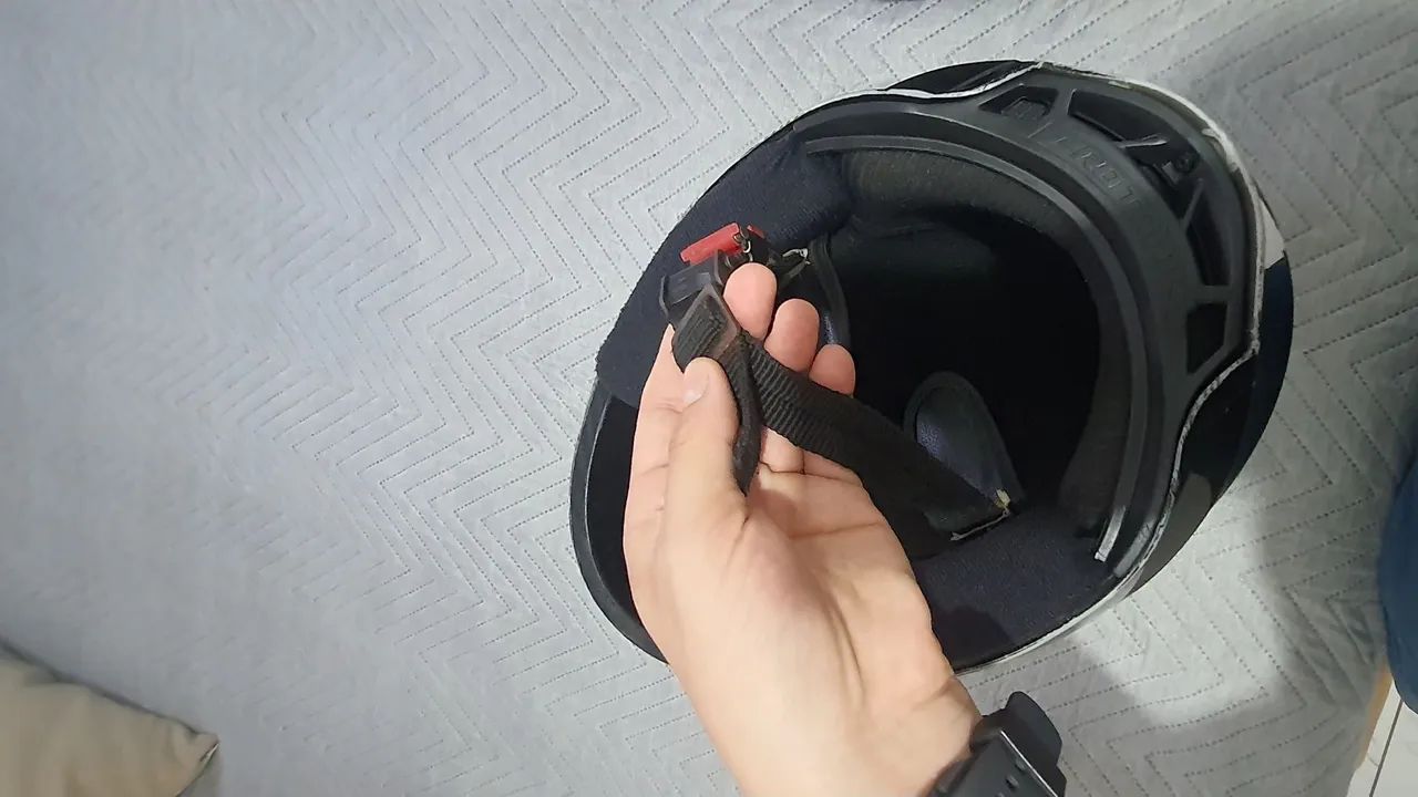 Capacete preto
