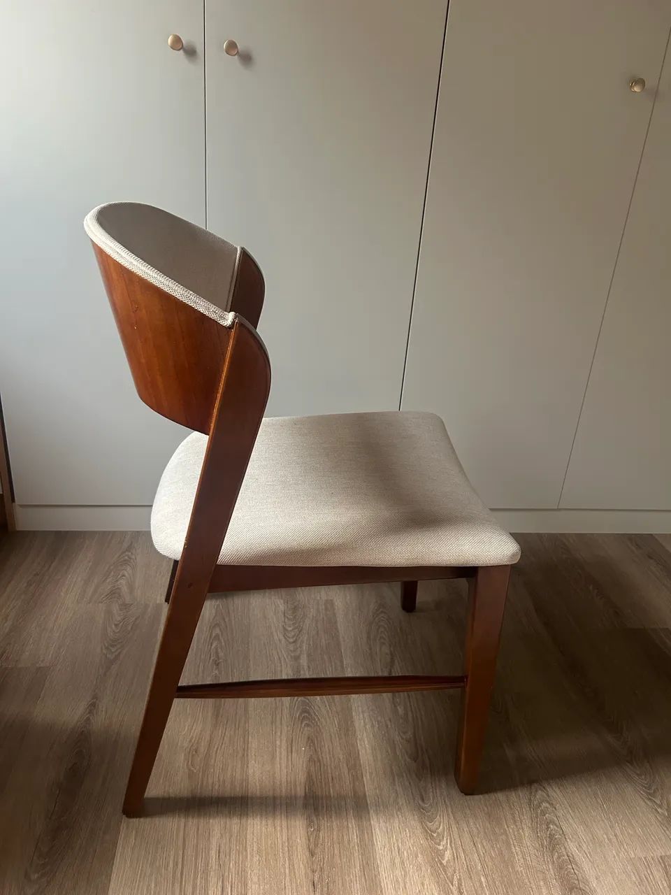 2 Cadeiras sala de jantar madeira e tecido  - Foto 3