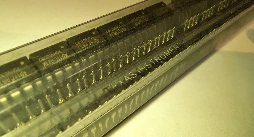 CI Transceiver RS-485 Texas Instruments SN75HVD3082EP DIP-8 - Foto 4
