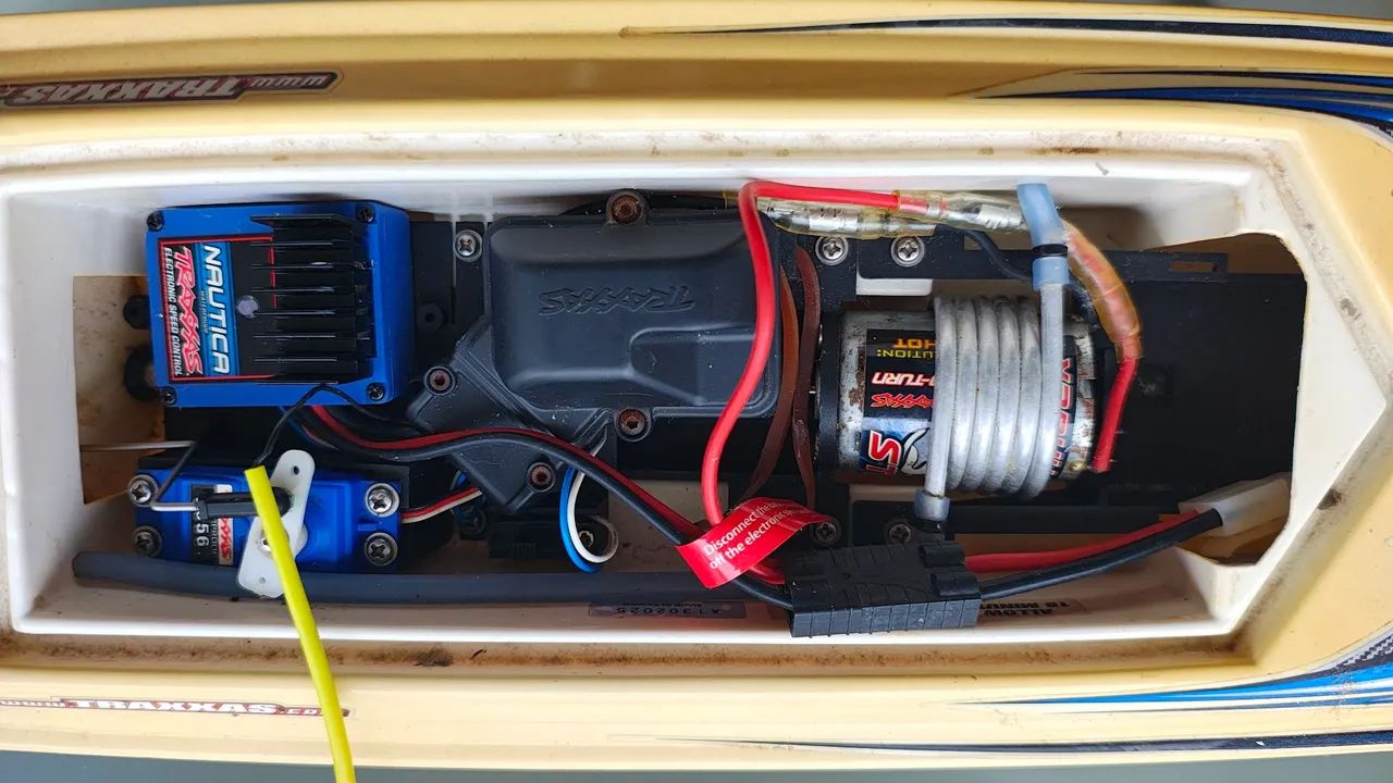 LANCHA BLAST TRAXXAS, com controle remoto e bateria  - Foto 2