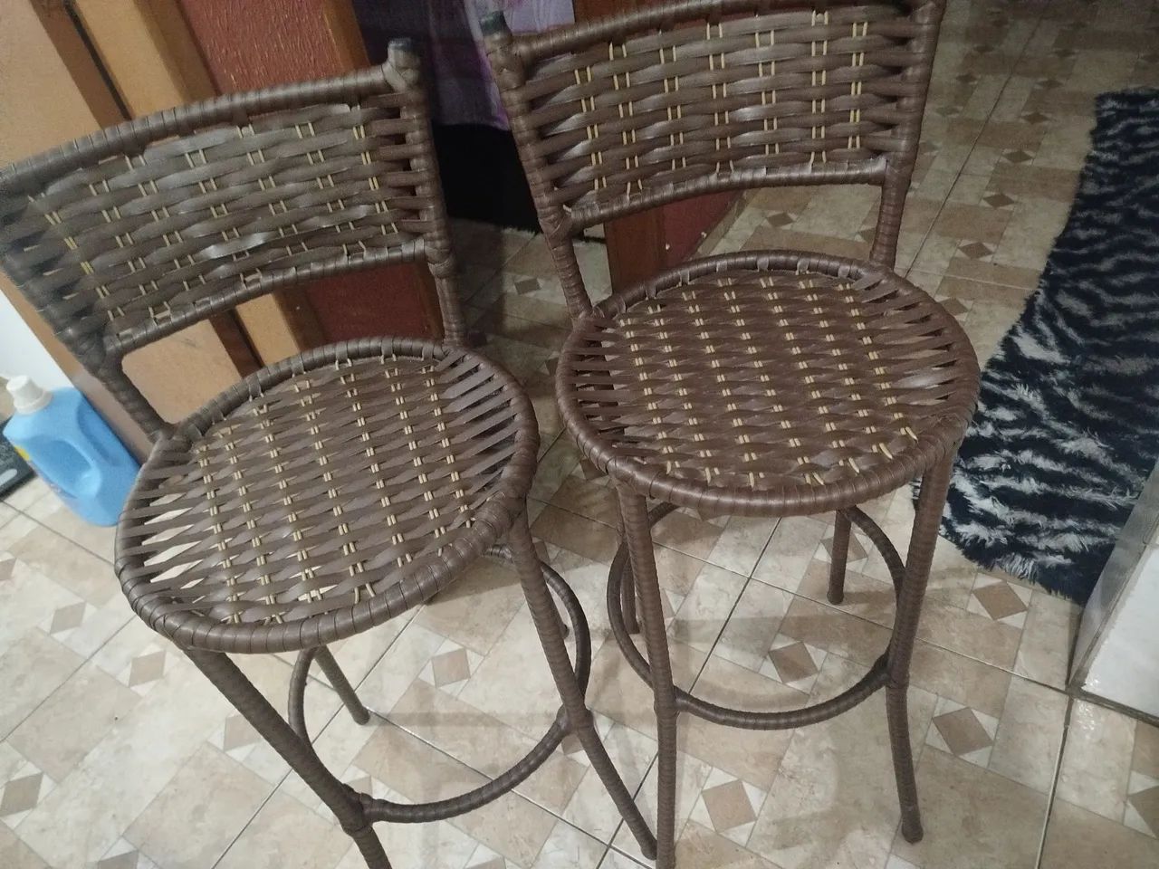Vendo duas banquetas 