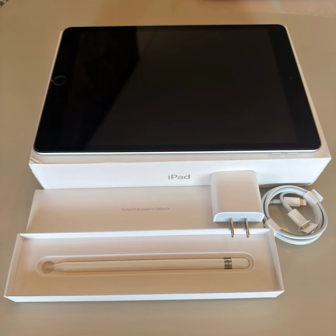 iPad 9 geração Wi-Fi + Apple Pencil 1 geração 