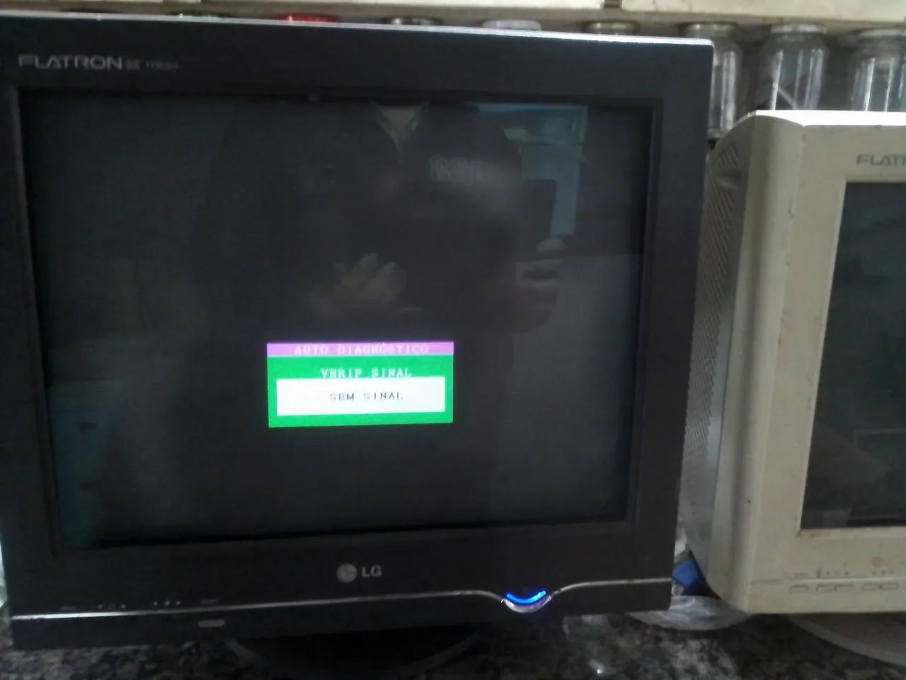 2 Monitores de tubo LG de 17 e 15 polegadas funcionando R$150,00.  DISPENSO CURIOSOS. - Foto 2