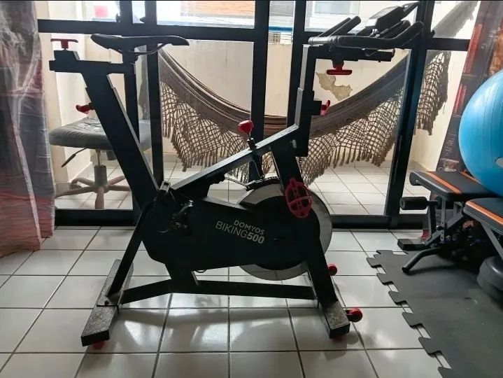 Bicicleta academia treino cardio
