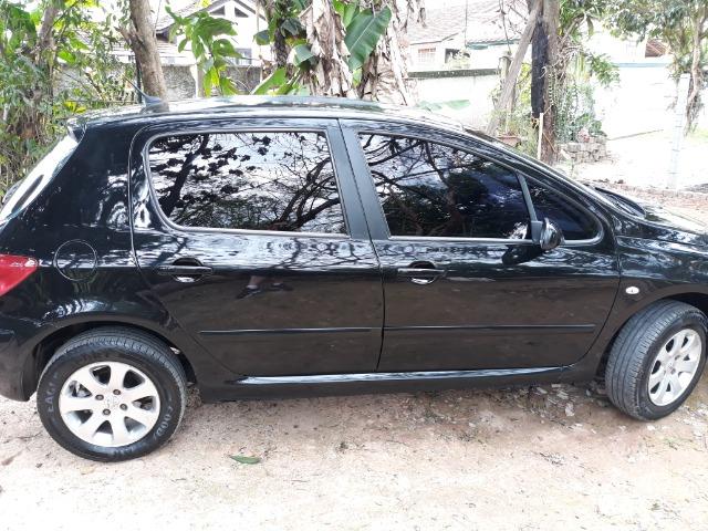 Peugeot 307 2.0 câmbio automático, completo e com bancos de couro - Blumenau