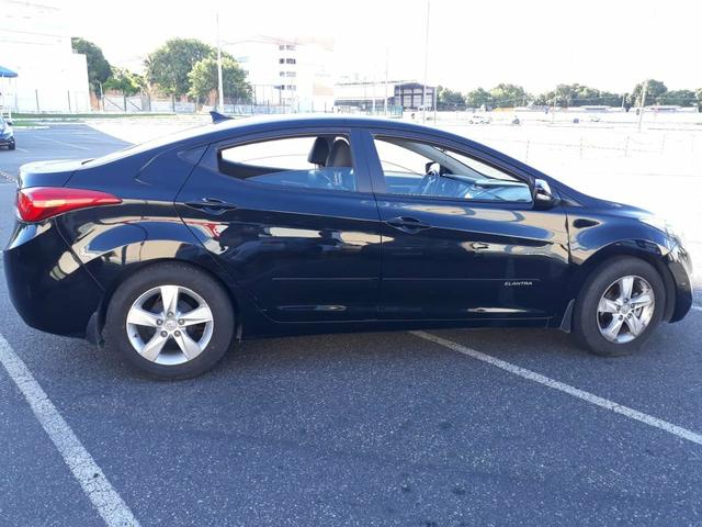 Vendo ou Troco Elantra Flex 2.0 2013 com multimídia