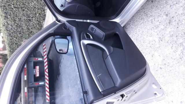 Sandero Expression 12 1.6 8V - Foto 17