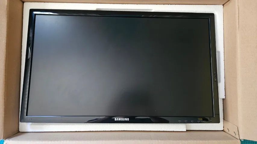 Monitor Samsung 24 Polegadas Full HD Com Caixa