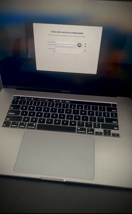Apple MacBook Pro 2019 14pol Intel i7 6-core, 16GB. 1TB