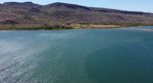 Vendo chácara na beira do lago