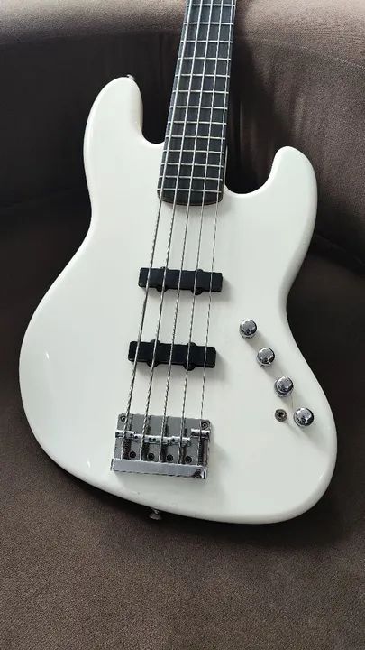 Baixo Squier Fender Deluxe 5 cordas ativo. - Foto 2