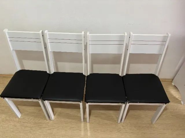 Mesa de jantar branca com 4 cadeiras 200$ - Foto 2