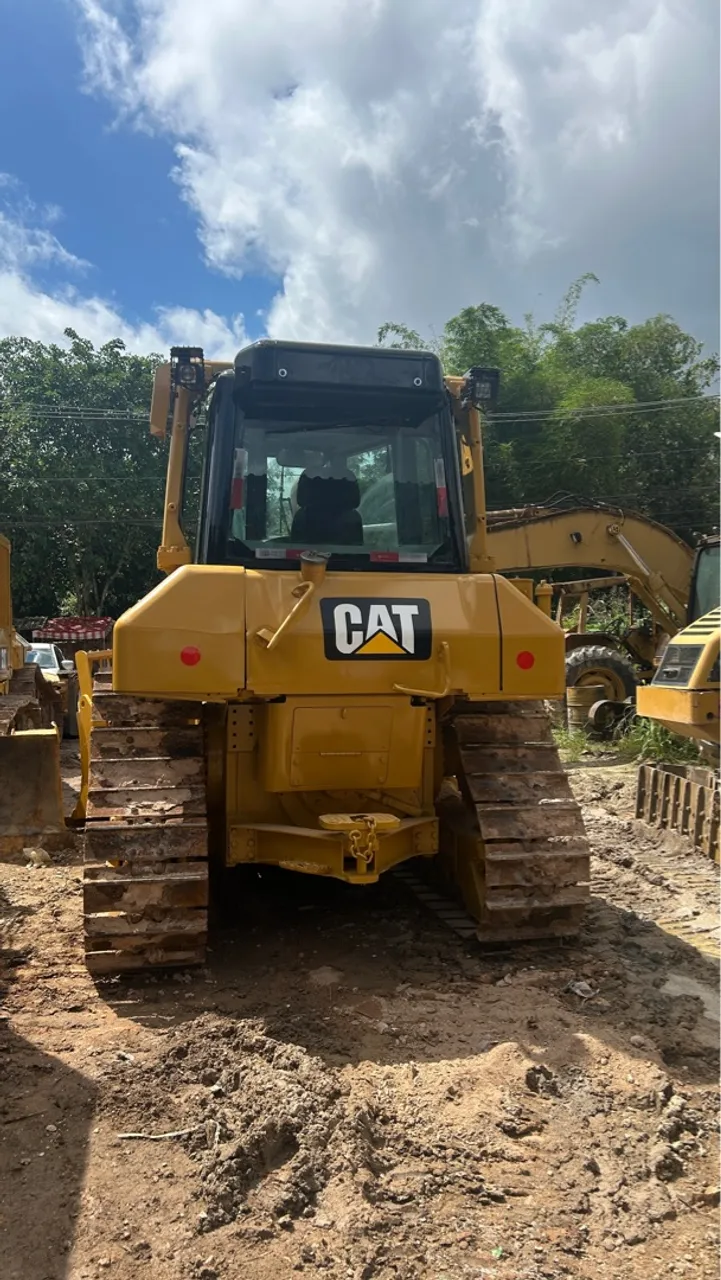Trator de Esteiras cat D6n