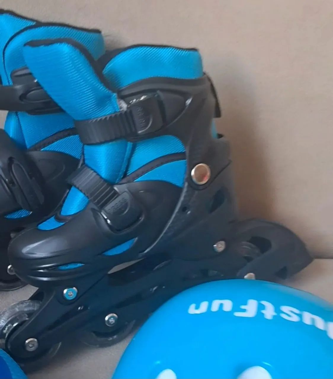 Patins Inline Infantil com Capacete e Proteções - Foto 3