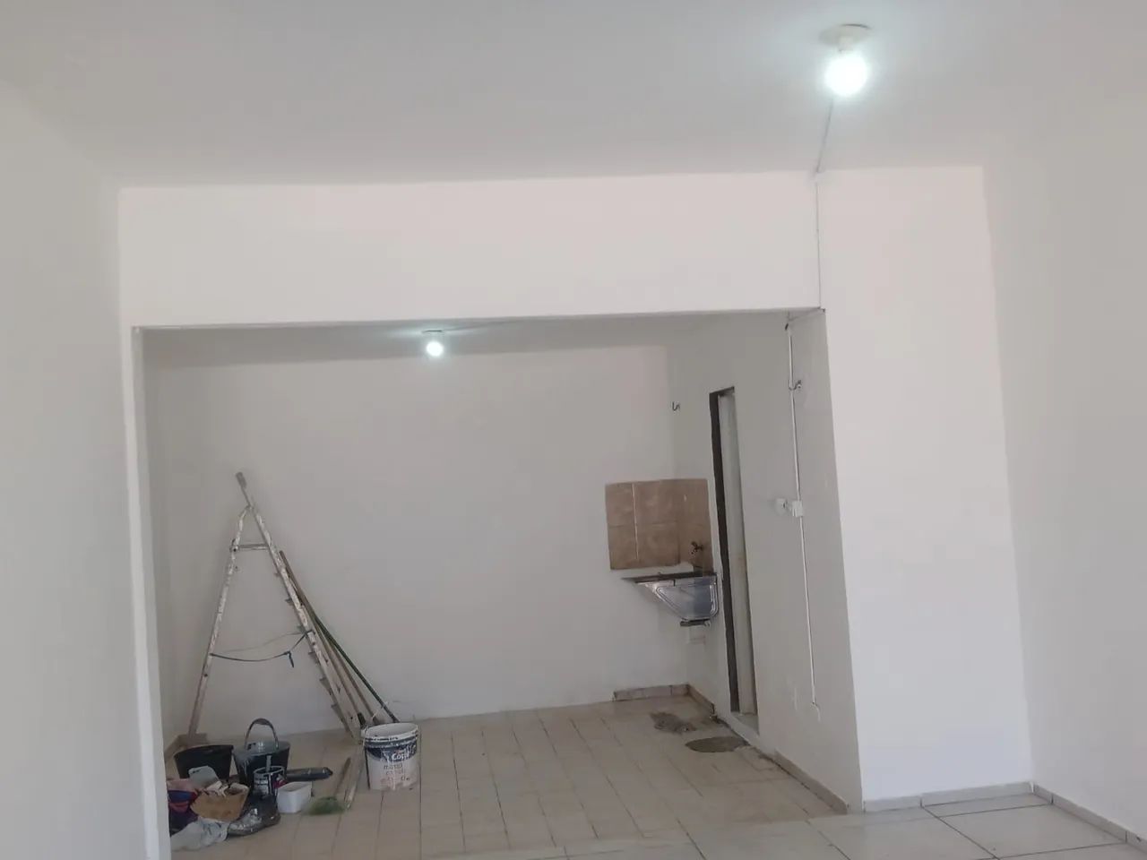 Aluga-se Área Comercial Disponível em Lugar Movimentado