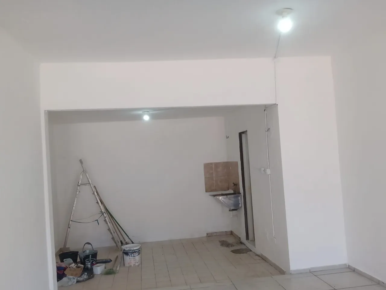 Aluga-se Área Comercial Disponível em Lugar Movimentado