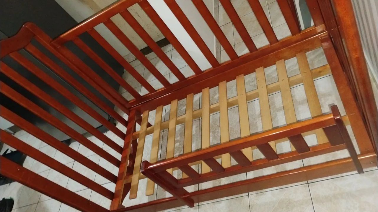 BERÇO DE MADEIRA MACIÇA MOGNO PARA BEBÊ - Foto 4