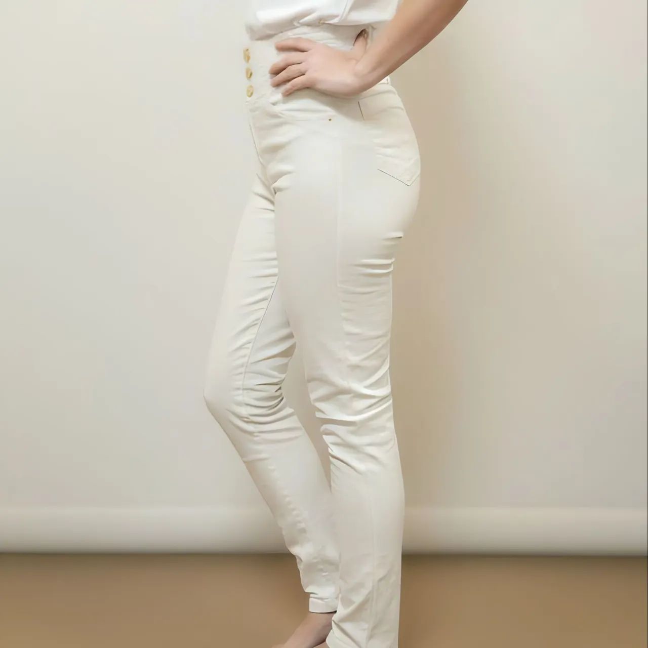 Calça Modeladora Off-White (Veste 40) - Empina Bumbum e ZERO Transparência - Foto 3