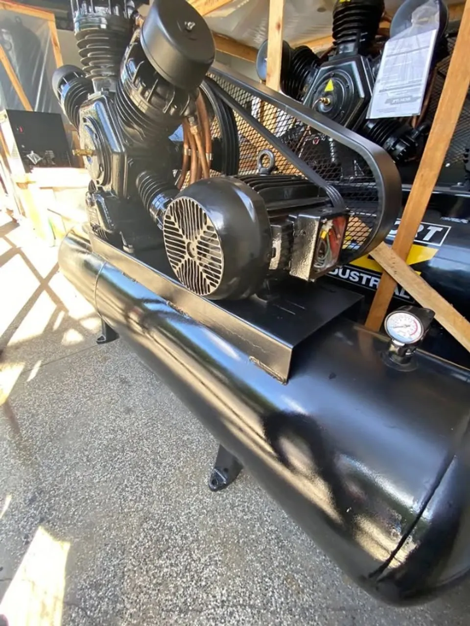 Compressor 60 pes 15hp 427L trifasico