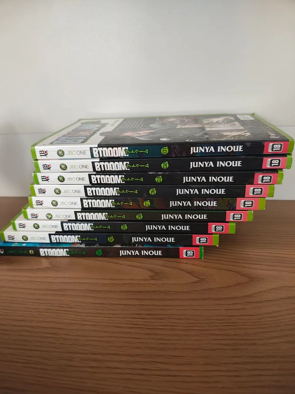 Mangás Diversos (AOT e outros) - Foto 3