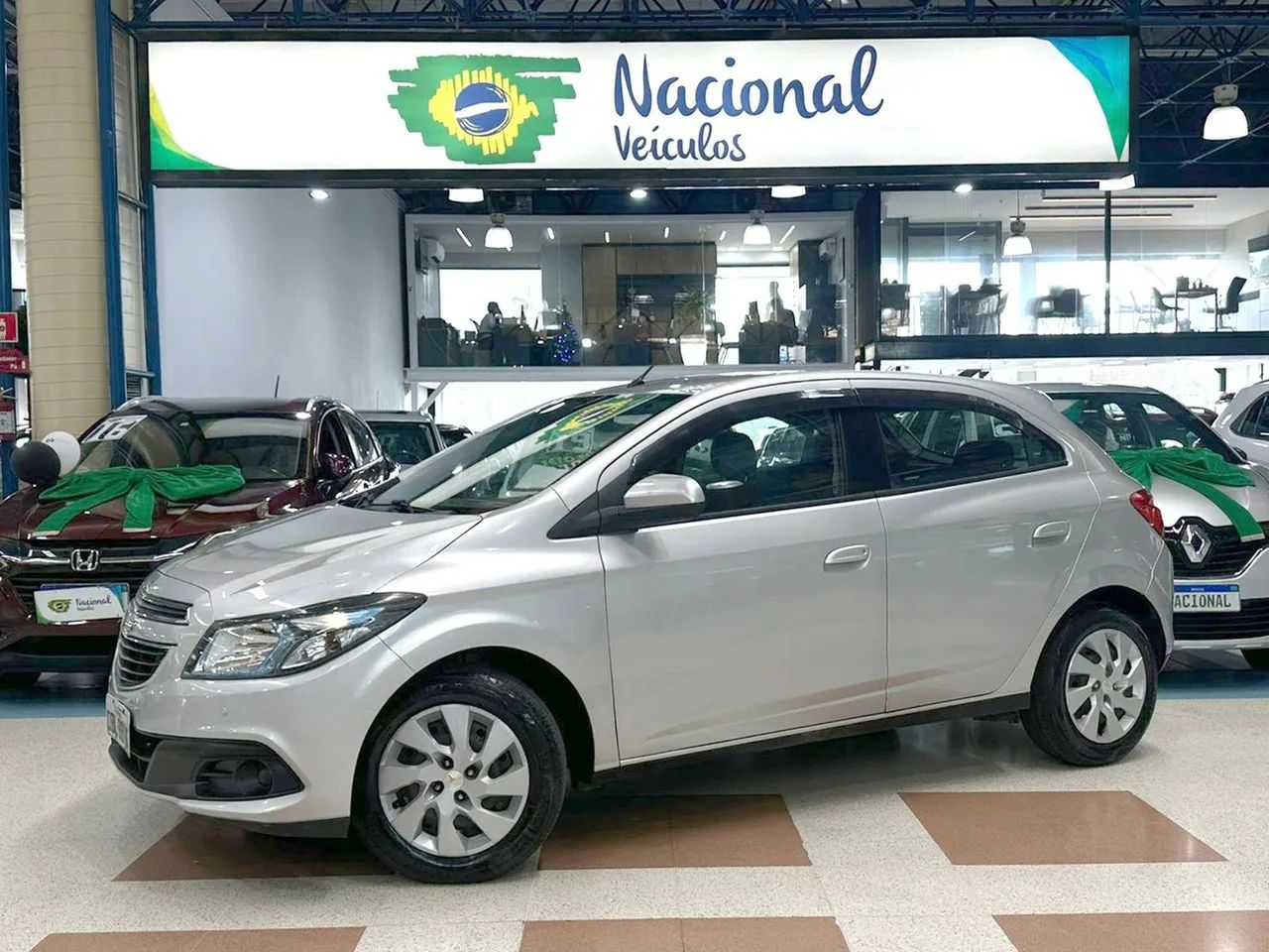 CHEVROLET ONIX 2013 1.4 LT COMPLETO + MULTIMÍDIA E AR