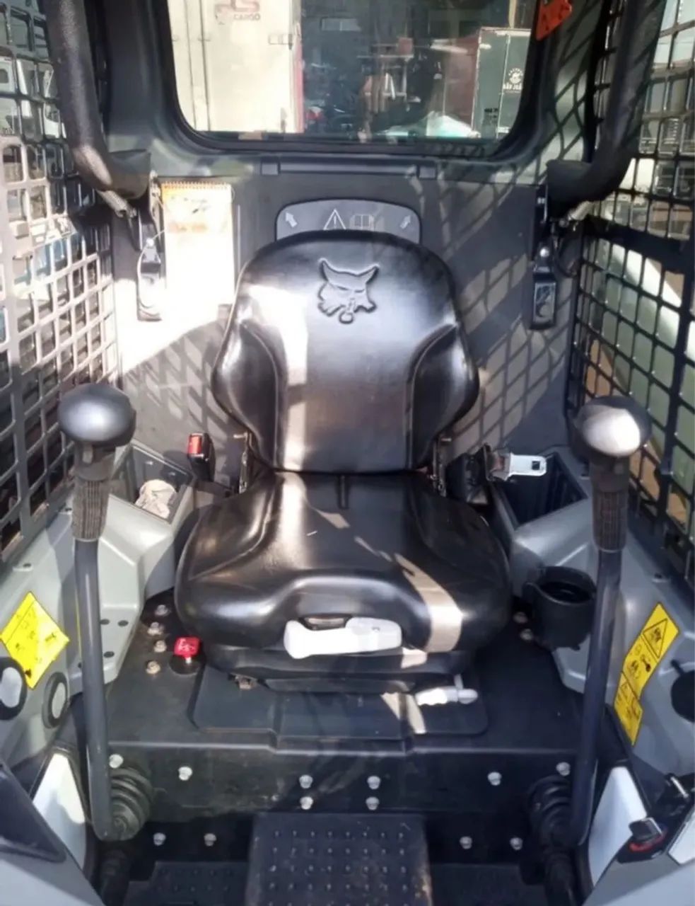 Minicarregadeira Bobcat S450 ano 2022 com apenas 970 horas, ar condicionado, em SP - Foto 3