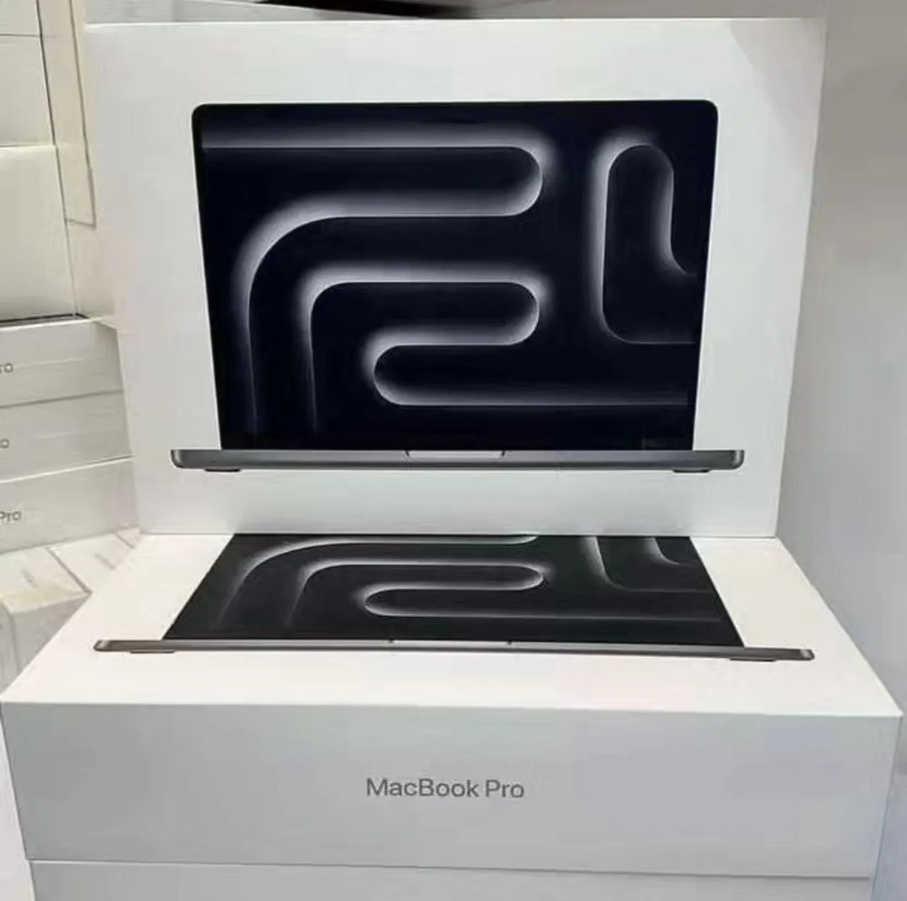 MacBook M4 Max 2024