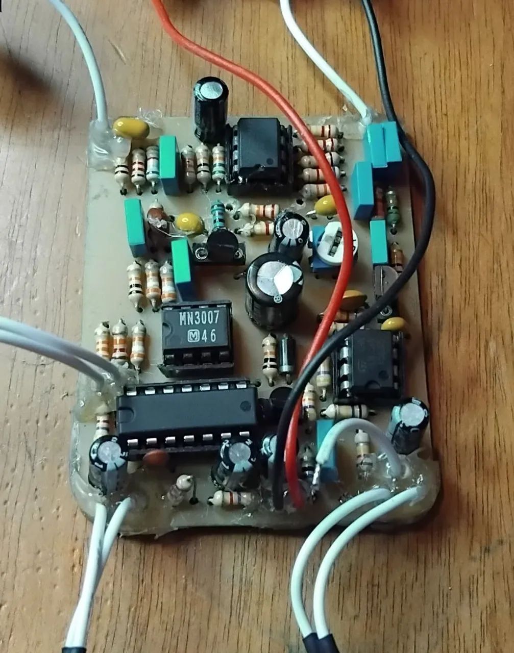 Pedal de Chorus cópia EHX Small Clone hand made com speed aumentado - Foto 4