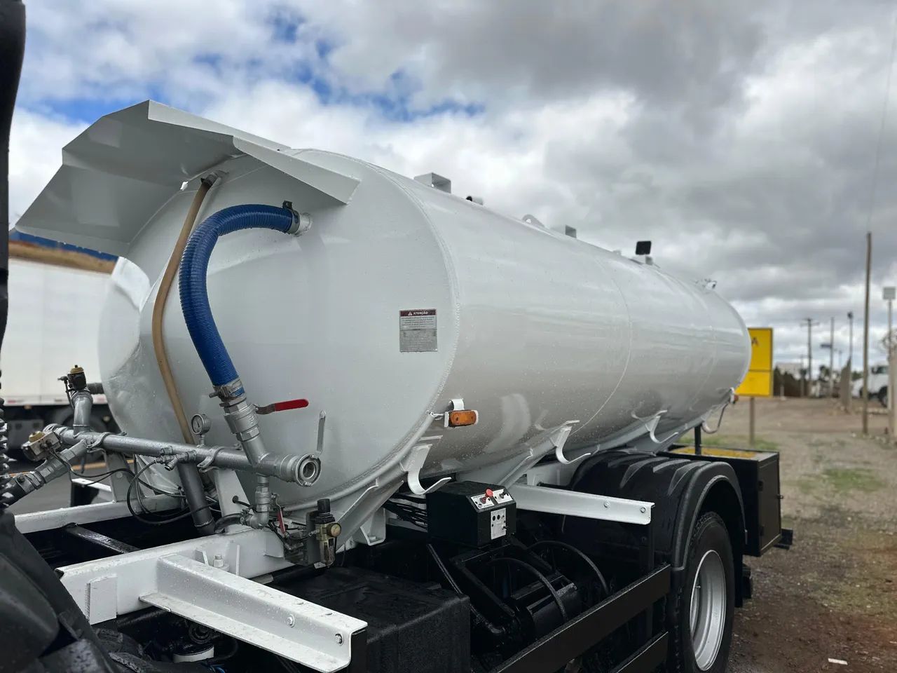 VENDE-SE TANQUE PIPA DE 9.000 LITROS GASCON FUNCIONANDO PERFEITAMENTE  - Foto 2