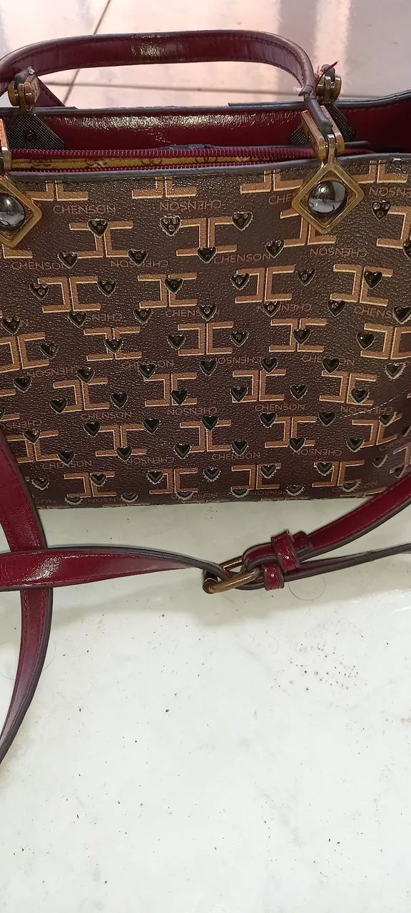 Desapego. Bolsa Chenson Marrom com Detalhes Dourados
