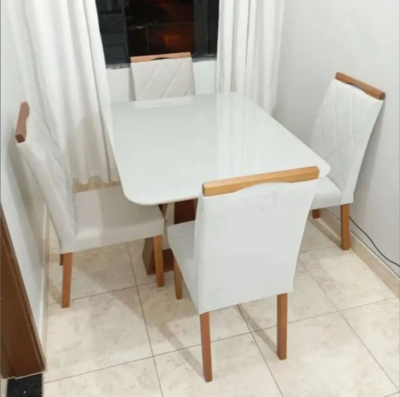 Mesa de Jantar com 4 cadeiras eloa 