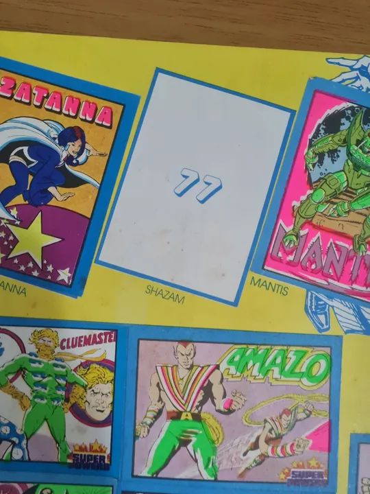 Álbuns super powers faltando 22 figurinhas  - Foto 3