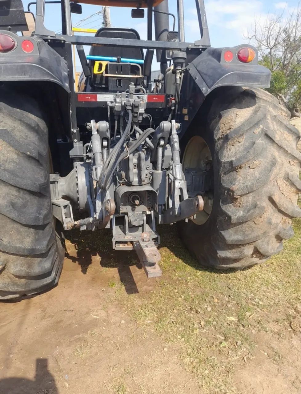 Trator BH 180 + Grade pesada Tatu 14 discos - Foto 4