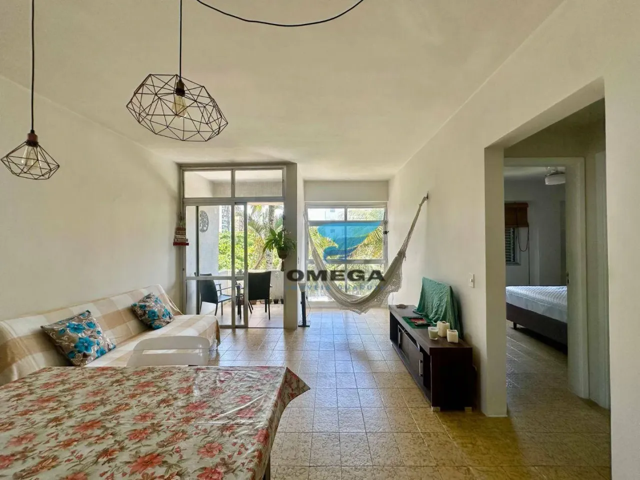 Apartamento à venda na praia do Tombo no Guarujá I Omega Imoveis