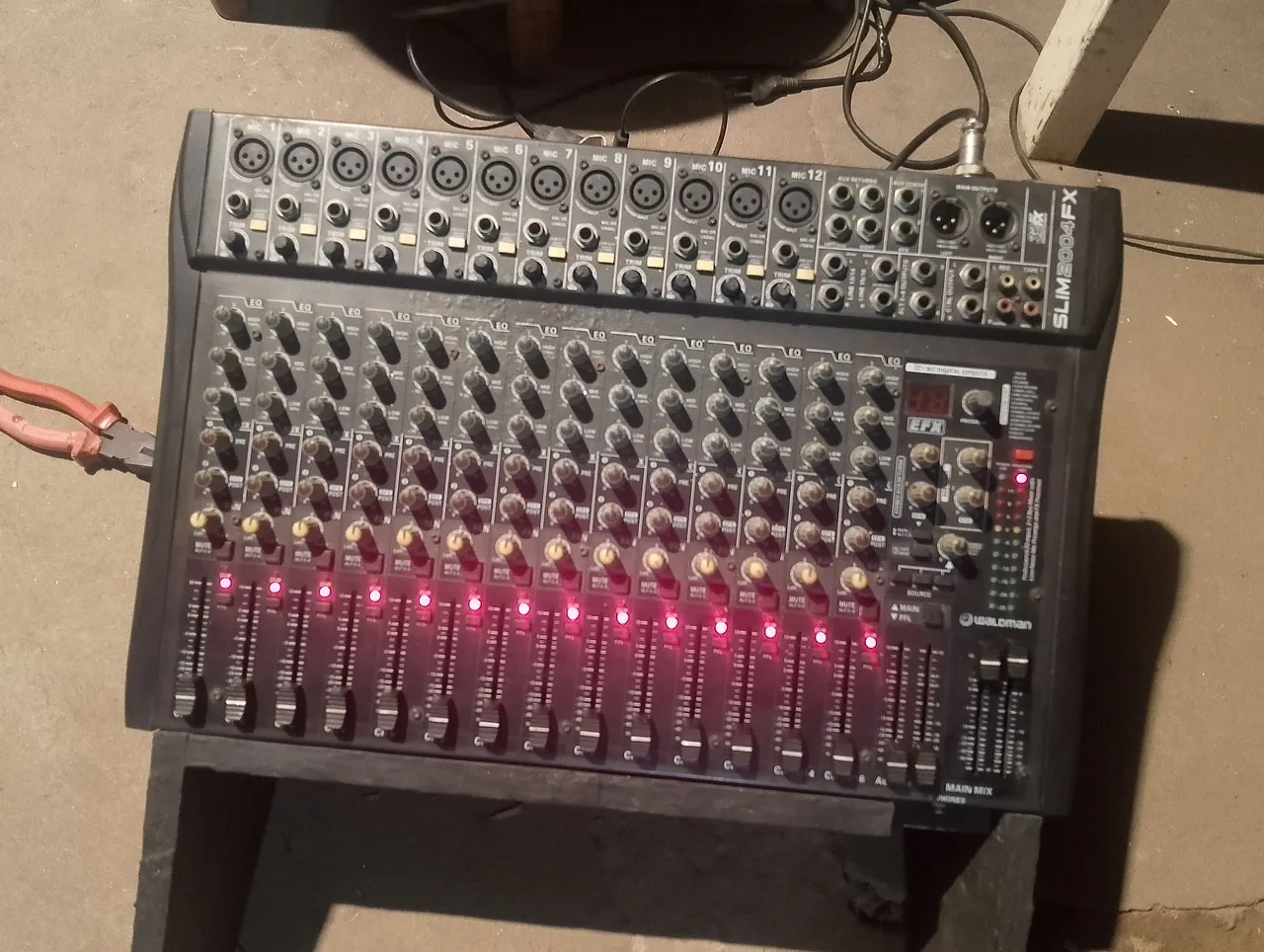 Mesa de Som Waldman Slim2004FX - 12 Canais