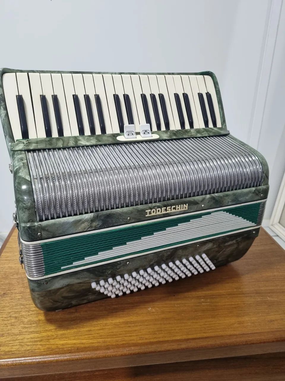 Acordeão Todeschin 96 baixos - Relíquia  - Foto 2